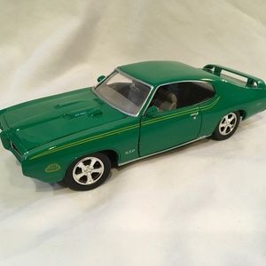 1/24 Diecast Red Box Toy Factory 1969 Pontiac Green GTO Car -  GREAT CONDITION